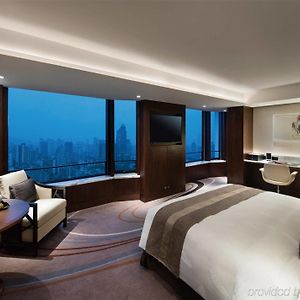 Deluxe King Room City View